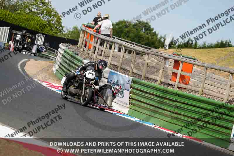 Vintage motorcycle club;eventdigitalimages;mallory park;mallory park trackday photographs;no limits trackdays;peter wileman photography;trackday digital images;trackday photos;vmcc festival 1000 bikes photographs